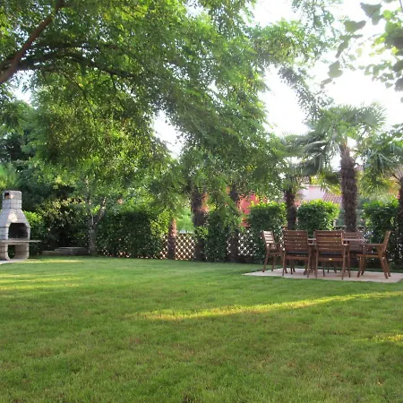 Zvezdica*** With Garden