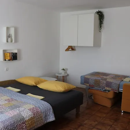 Apartment Zvezdica*** With Garden Zambratija (Istria)
